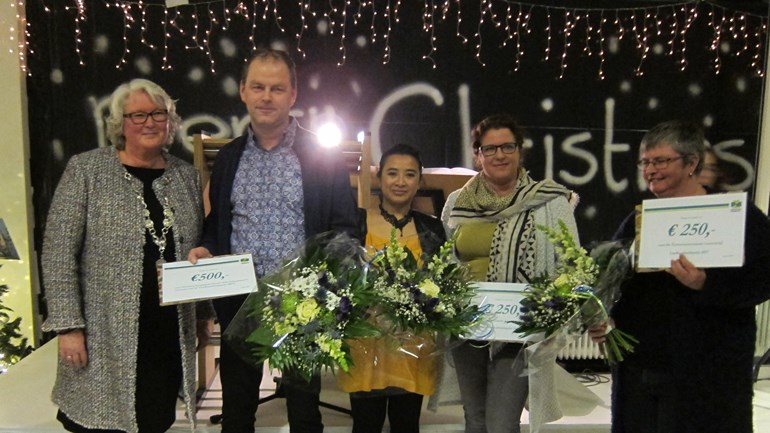 Leefbaarheidsprijs voor Stichting Dorpshuis Niezijl Het Schanshuus Leefbaarheidsprijs voor Stichting Dorpshuis Niezijl Het Schanshuus