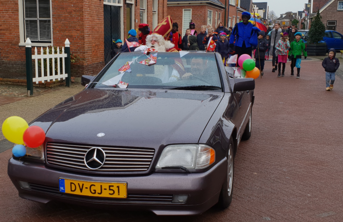 Sinterklaasfeest Niezijl valt bijna in het water Sinterklaasfeest Niezijl valt bijna in het water