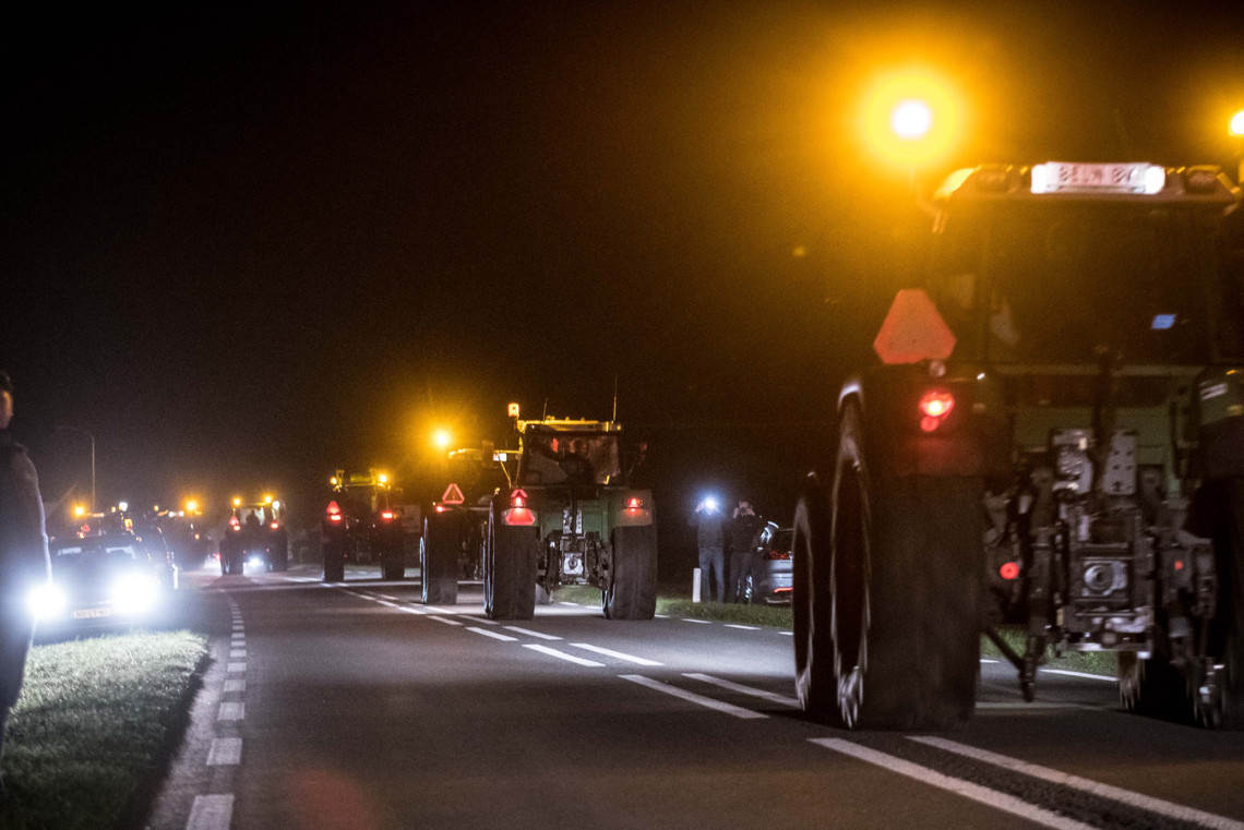 Eerste Groningse boeren vanuit Niezijl onderweg naar Den Haag Eerste Groningse boeren vanuit Niezijl onderweg naar Den Haag